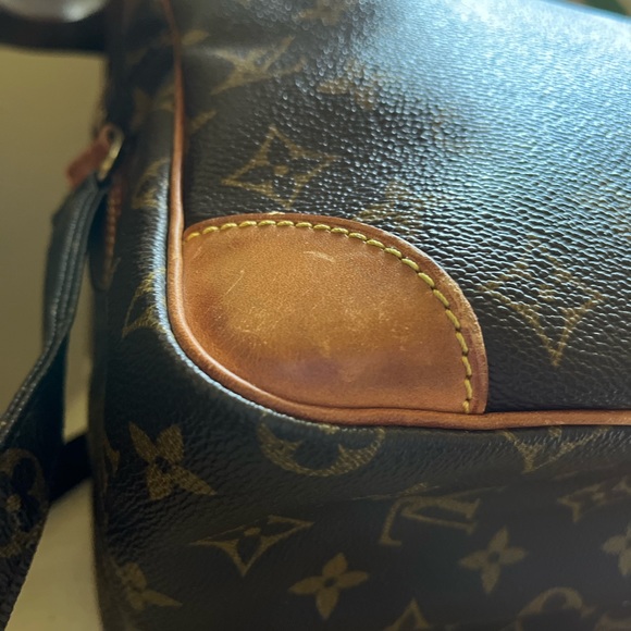 100% Authentic Louis Vuitton Vintage Monogram Canvas Nile Messenger Bag - Picture 12 of 16